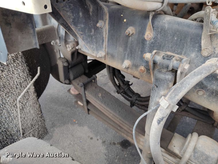 image for item IH9384 2006 Kenworth T800 truck cab and chassis