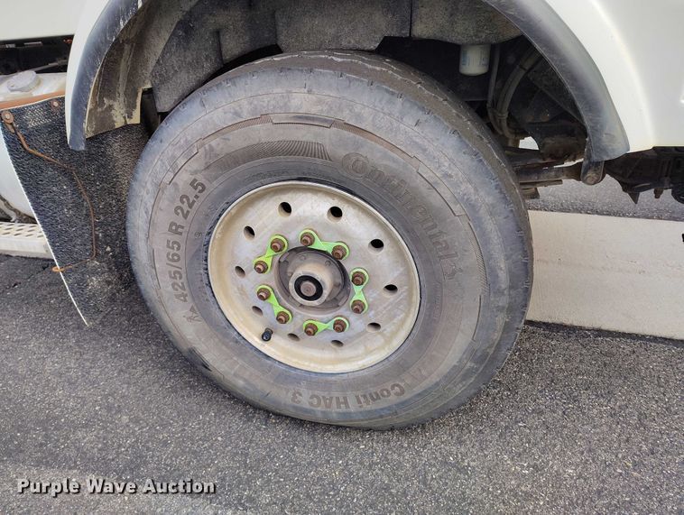 image for item IH9384 2006 Kenworth T800 truck cab and chassis