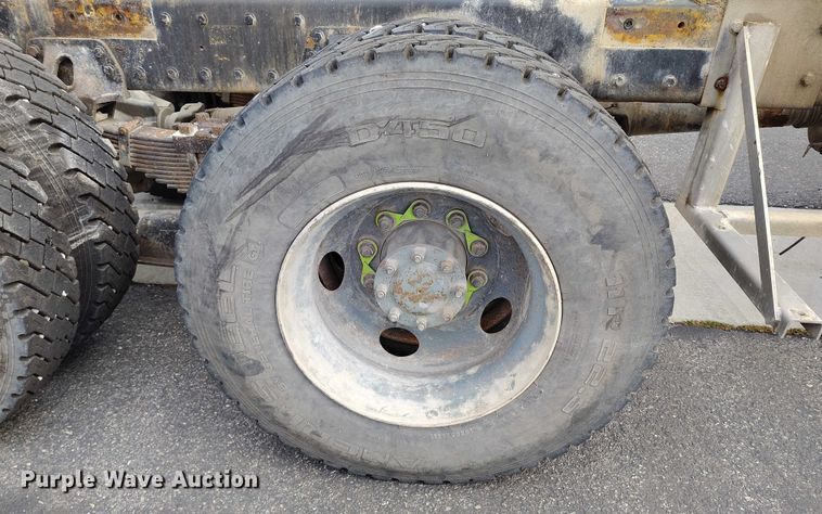 image for item IH9384 2006 Kenworth T800 truck cab and chassis