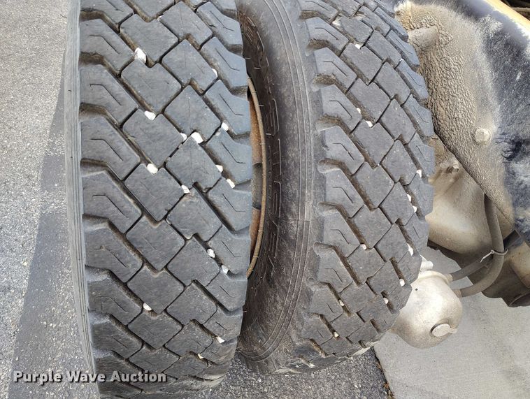 image for item IH9384 2006 Kenworth T800 truck cab and chassis