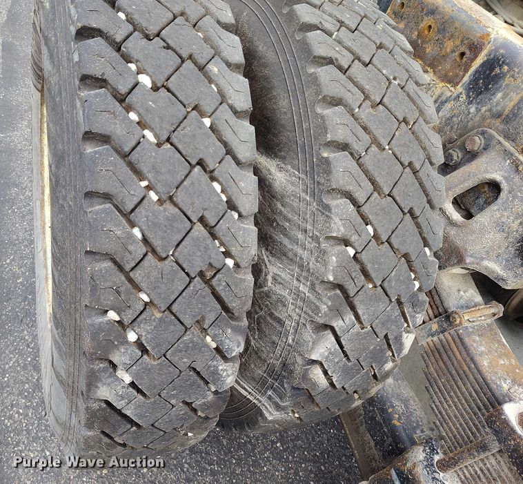 image for item IH9384 2006 Kenworth T800 truck cab and chassis