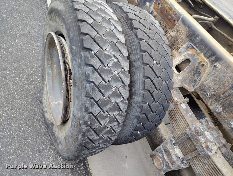 image for item IH9384 2006 Kenworth T800 truck cab and chassis