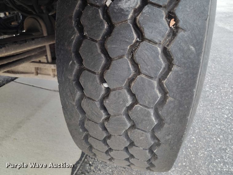 image for item IH9384 2006 Kenworth T800 truck cab and chassis