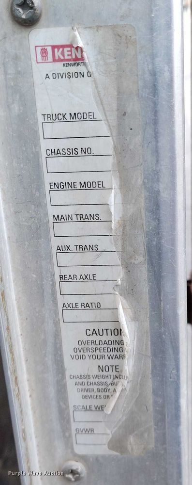 image for item IH9384 2006 Kenworth T800 truck cab and chassis