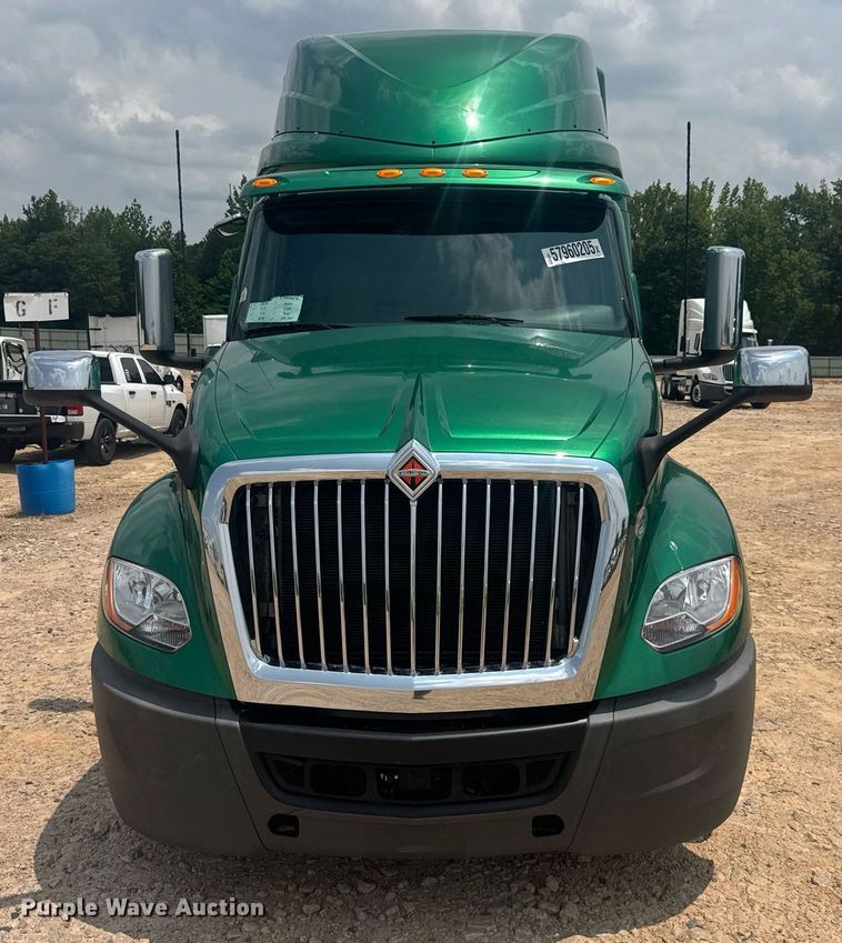 image for item YA0558 2020 International LT625 semi truck