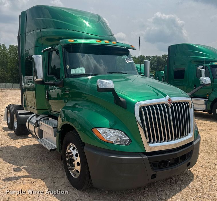 image for item YA0558 2020 International LT625 semi truck