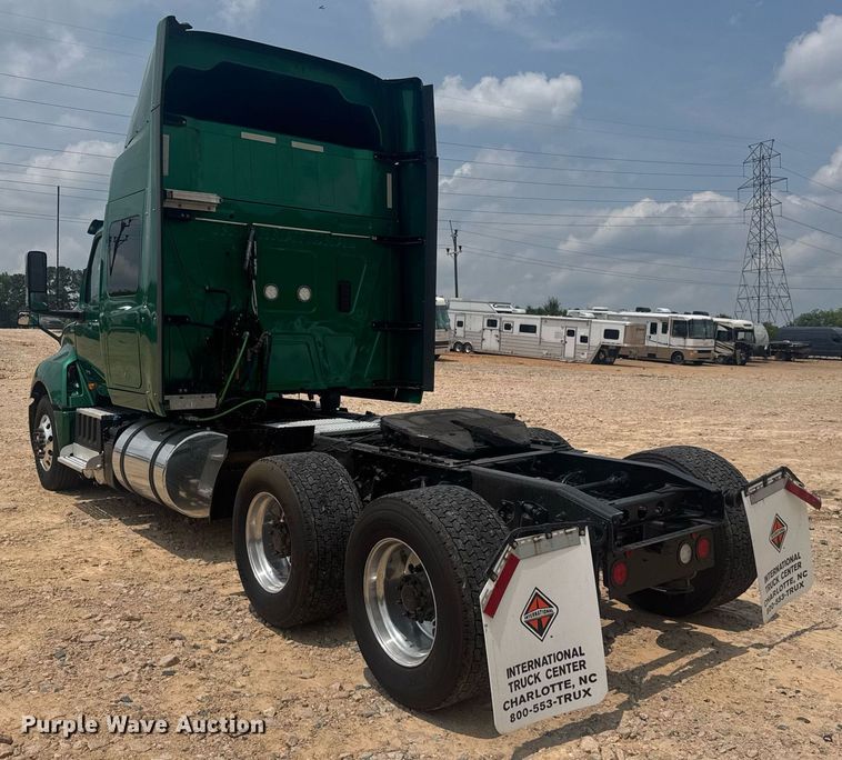 image for item YA0558 2020 International LT625 semi truck