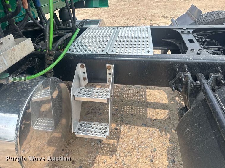 image for item YA0558 2020 International LT625 semi truck