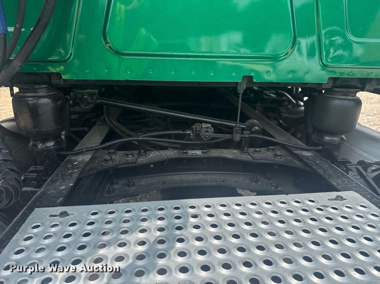 image for item YA0558 2020 International LT625 semi truck