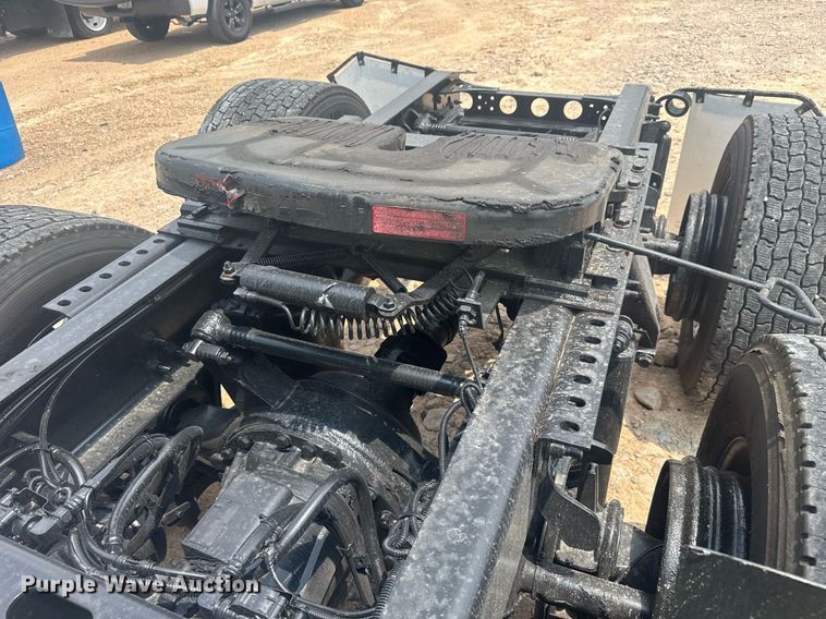 image for item YA0558 2020 International LT625 semi truck