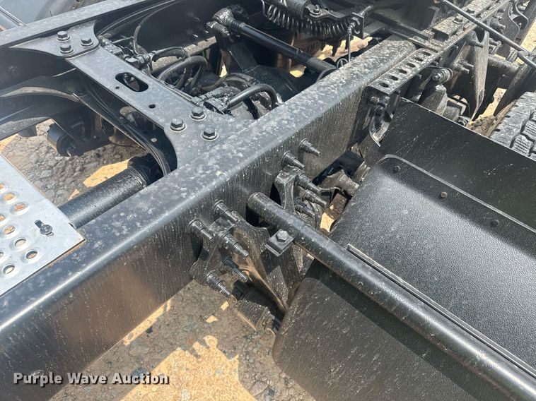 image for item YA0558 2020 International LT625 semi truck