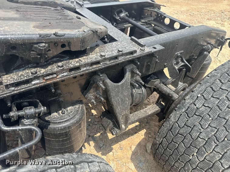 image for item YA0558 2020 International LT625 semi truck