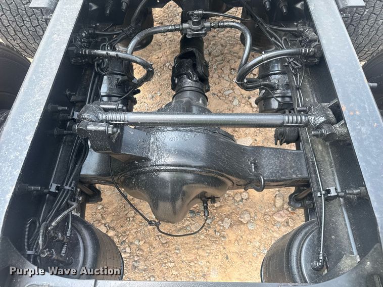 image for item YA0558 2020 International LT625 semi truck