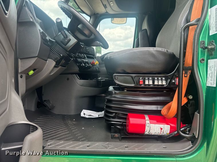 image for item YA0558 2020 International LT625 semi truck