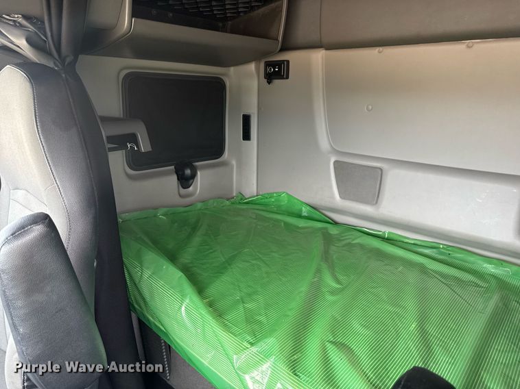 image for item YA0558 2020 International LT625 semi truck