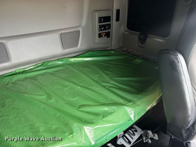 image for item YA0558 2020 International LT625 semi truck