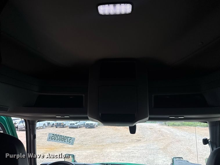 image for item YA0558 2020 International LT625 semi truck