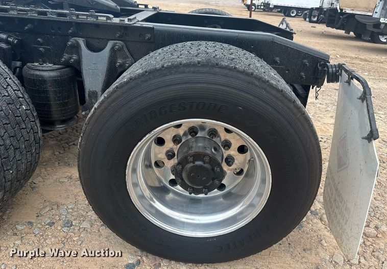 image for item YA0558 2020 International LT625 semi truck