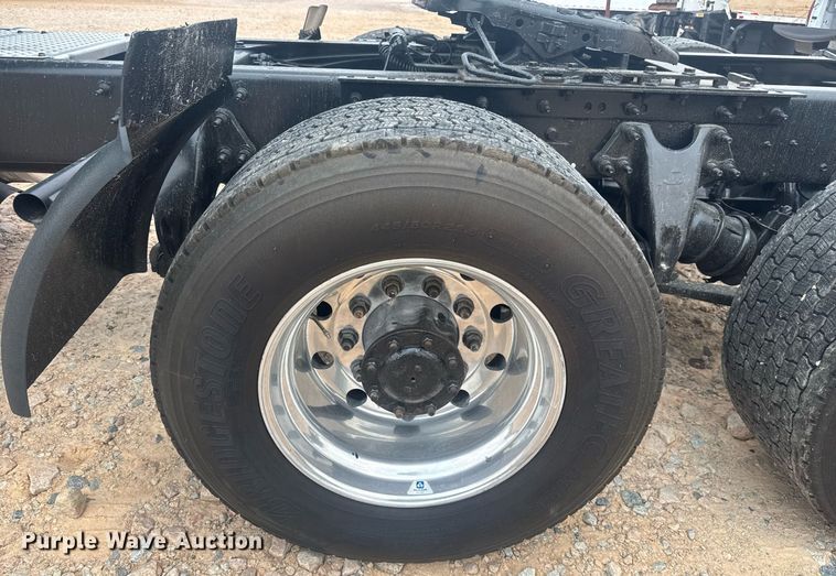 image for item YA0558 2020 International LT625 semi truck