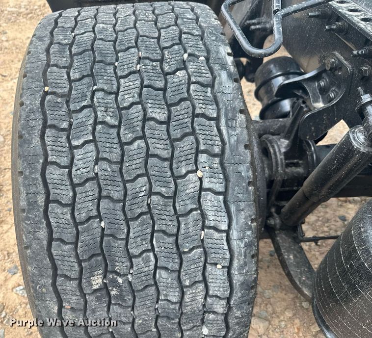 image for item YA0558 2020 International LT625 semi truck