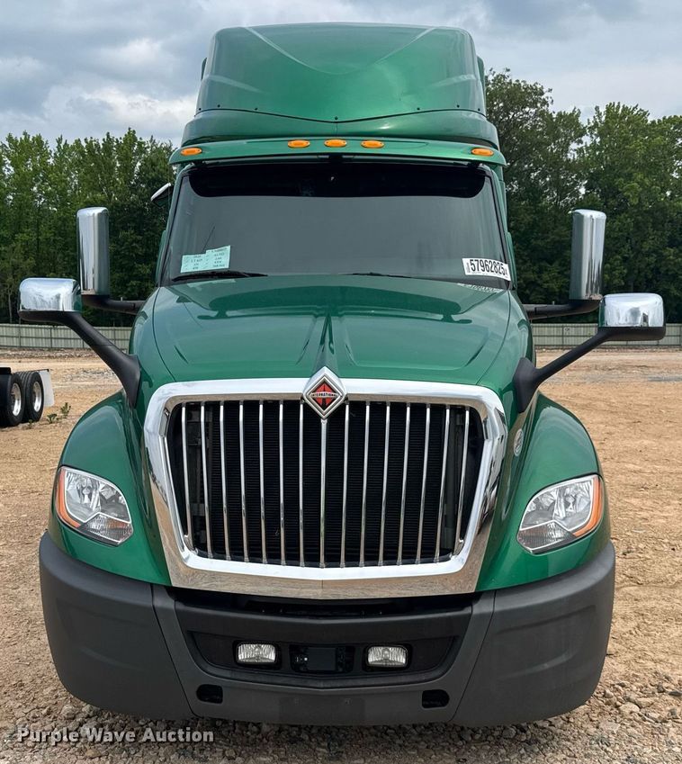 image for item YA0561 2020 International LT625 semi truck