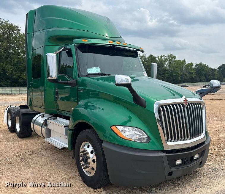 image for item YA0561 2020 International LT625 semi truck