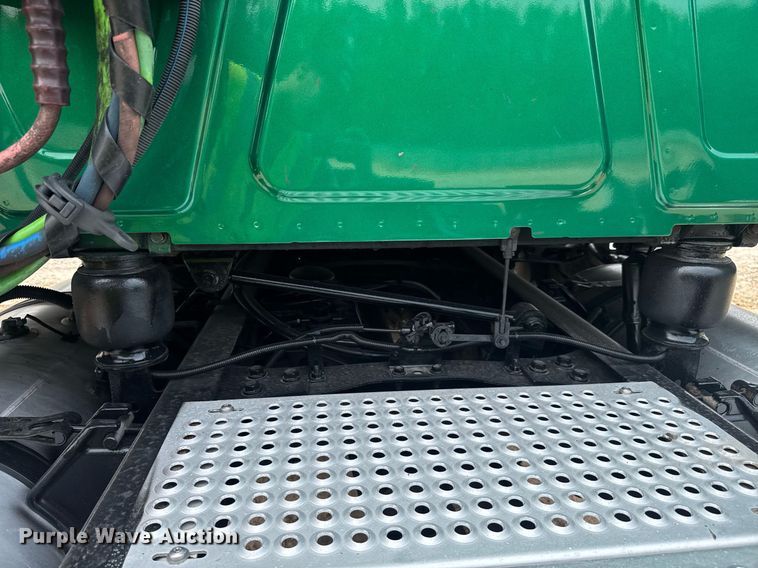 image for item YA0561 2020 International LT625 semi truck