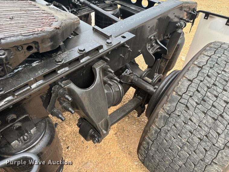 image for item YA0561 2020 International LT625 semi truck