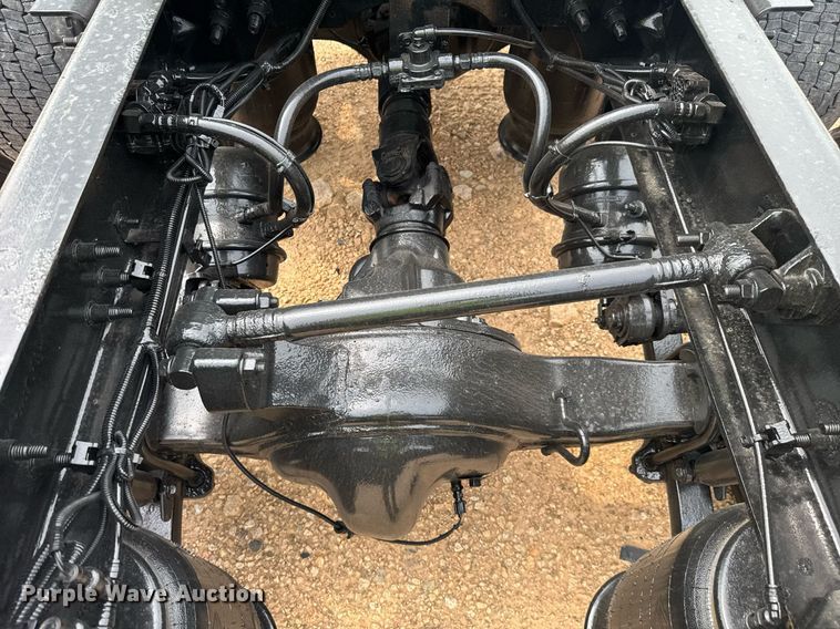 image for item YA0561 2020 International LT625 semi truck