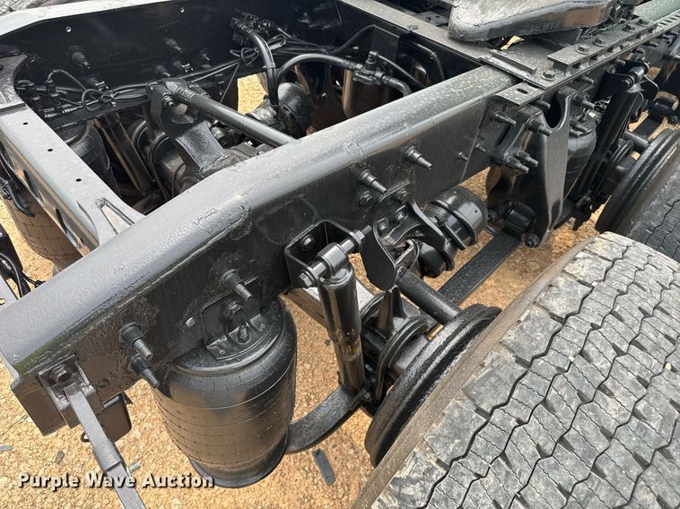 image for item YA0561 2020 International LT625 semi truck