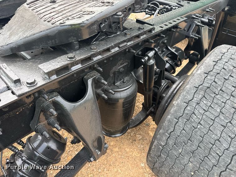 image for item YA0561 2020 International LT625 semi truck