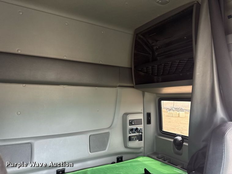 image for item YA0561 2020 International LT625 semi truck