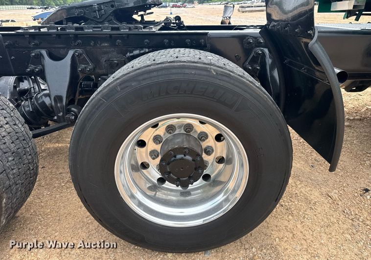 image for item YA0561 2020 International LT625 semi truck