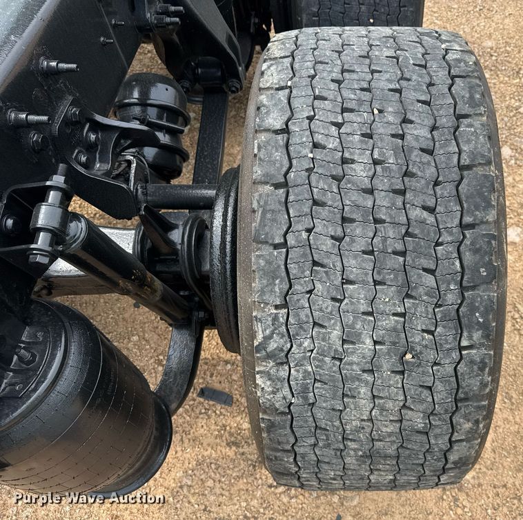 image for item YA0561 2020 International LT625 semi truck