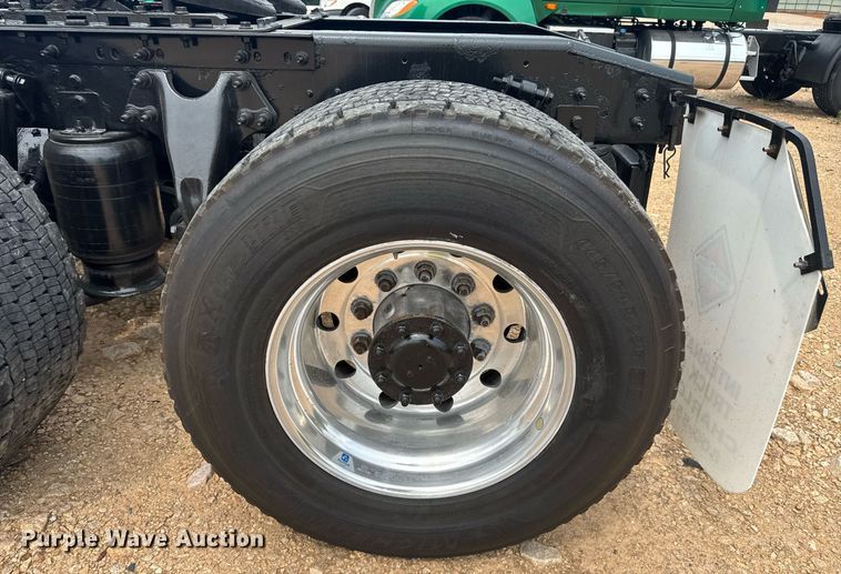 image for item YA0561 2020 International LT625 semi truck