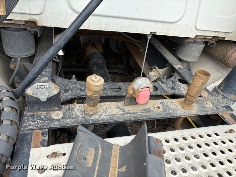 image for item YA0859 2016 International ProStar semi truck