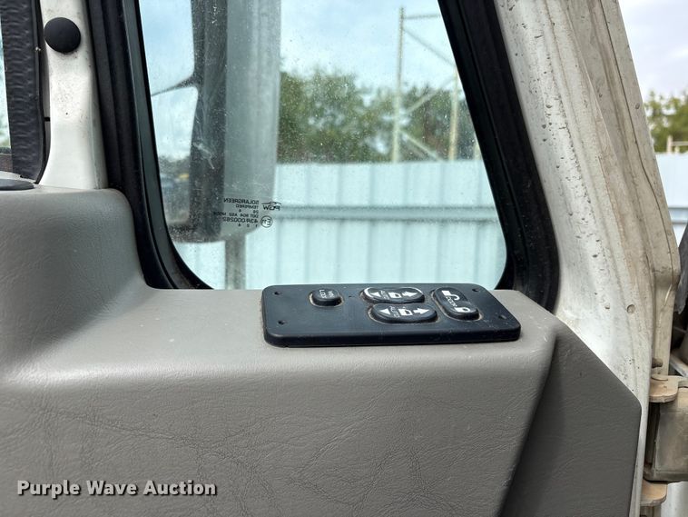 image for item YA0859 2016 International ProStar semi truck