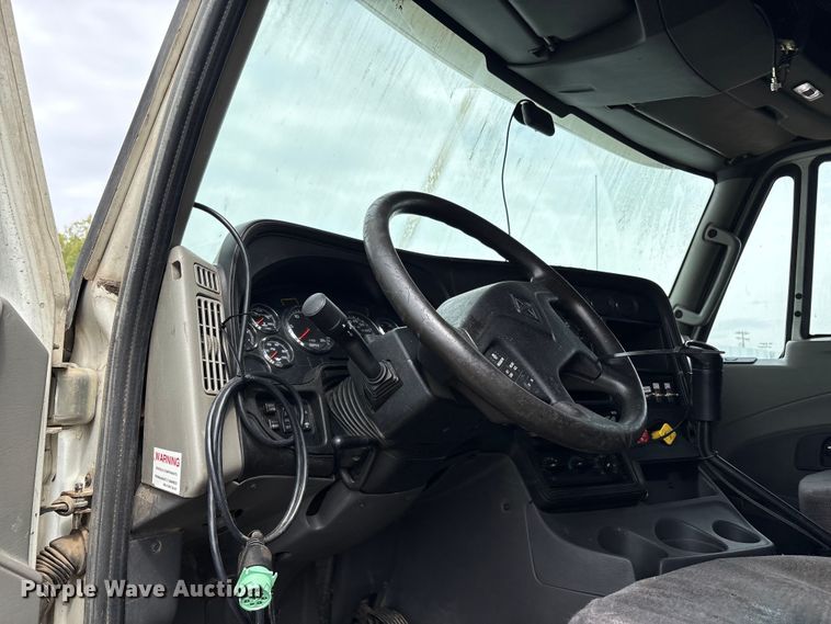 image for item YA0859 2016 International ProStar semi truck