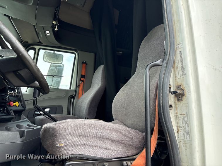 image for item YA0859 2016 International ProStar semi truck