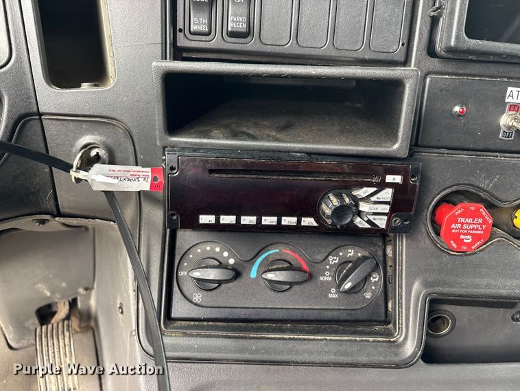 image for item YA0859 2016 International ProStar semi truck