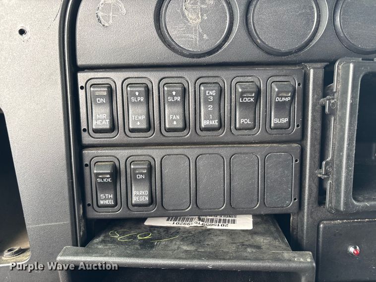 image for item YA0859 2016 International ProStar semi truck