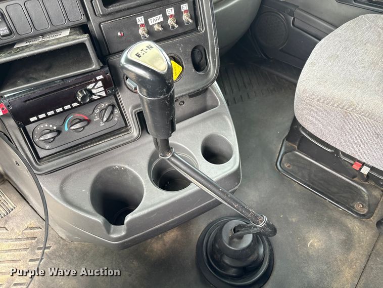 image for item YA0859 2016 International ProStar semi truck