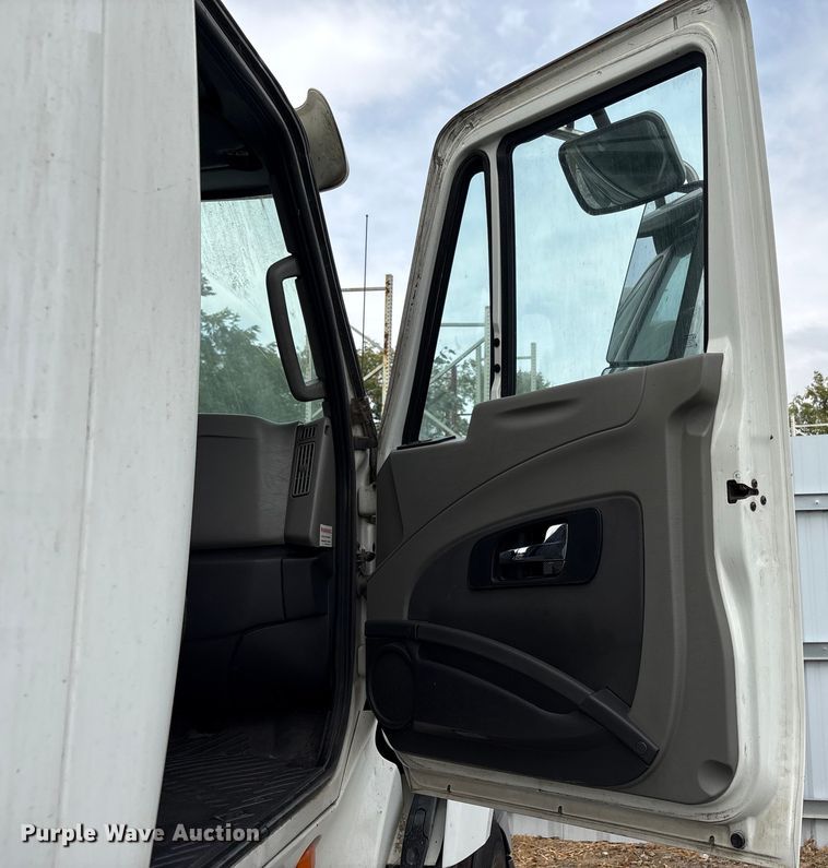 image for item YA0859 2016 International ProStar semi truck