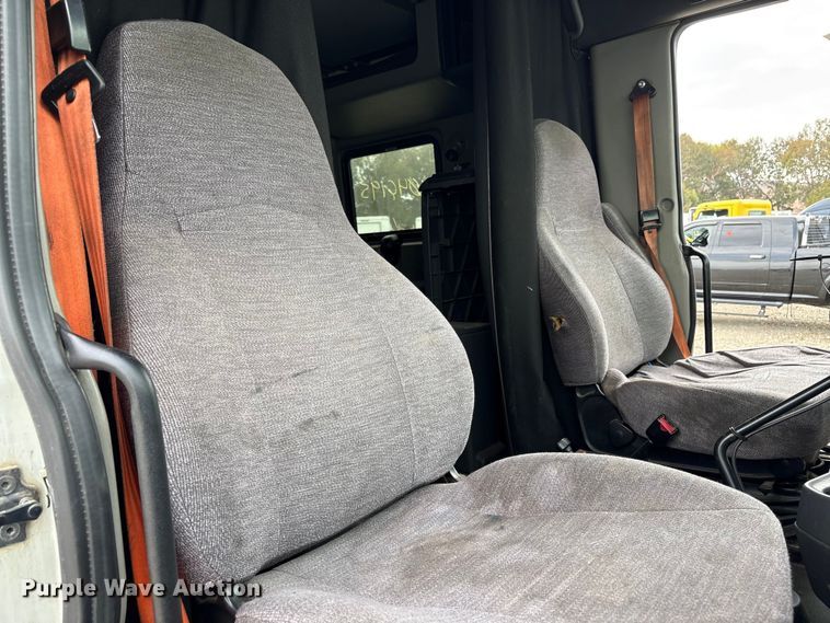 image for item YA0859 2016 International ProStar semi truck