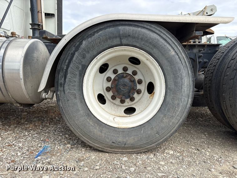 image for item YA0859 2016 International ProStar semi truck