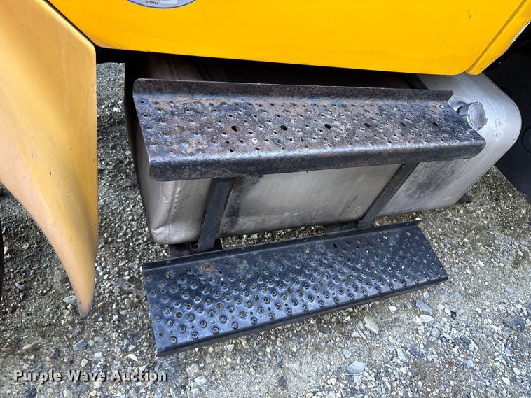 image for item YA1091 2016 Freightliner Business Class M2 box truck