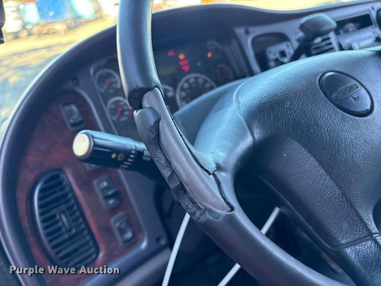 image for item YA1091 2016 Freightliner Business Class M2 box truck