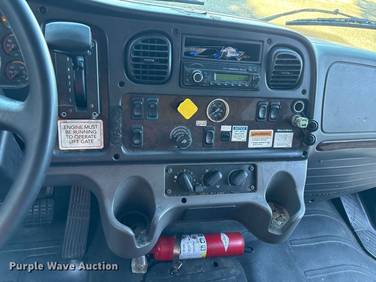 image for item YA1091 2016 Freightliner Business Class M2 box truck