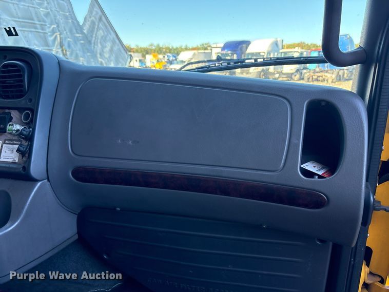 image for item YA1091 2016 Freightliner Business Class M2 box truck