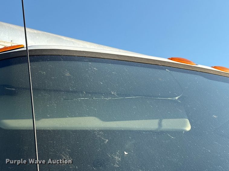 image for item YA1107 2015 International 4300 box truck